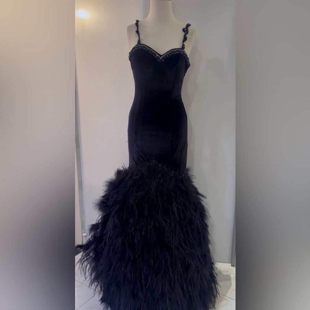 Mi Elegant Black Attire